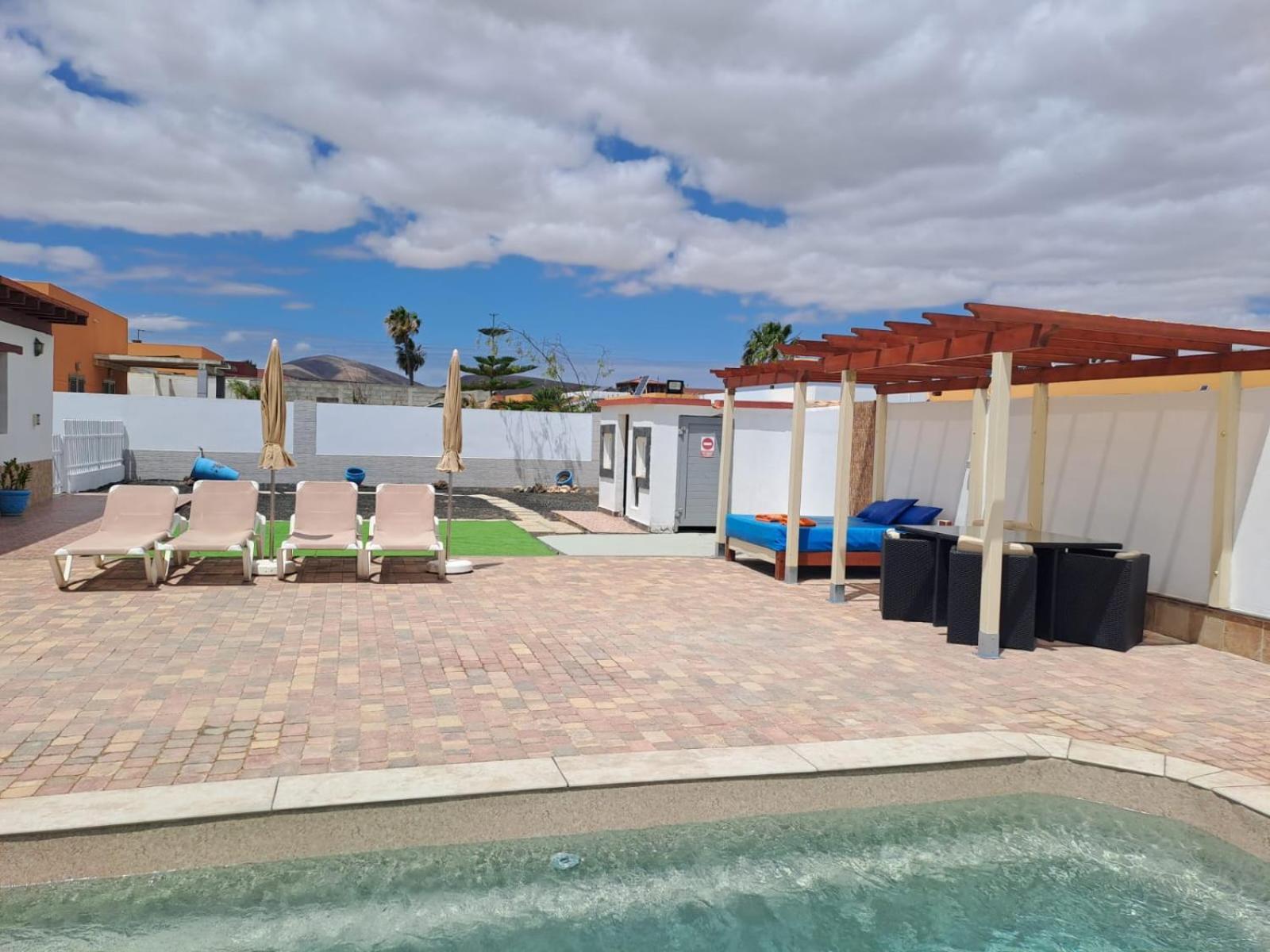 Villa Experience Heated Salty Water Pool Caleta De Fuste Exterior photo